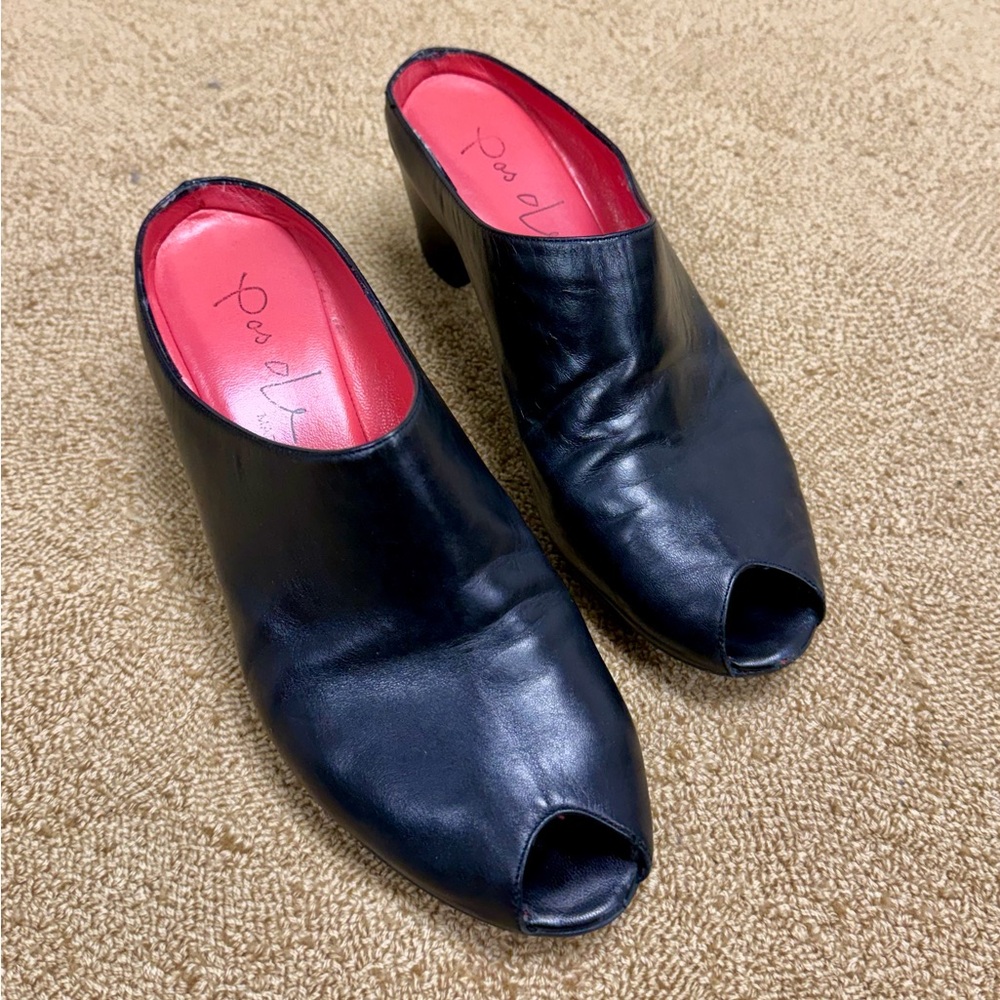Pas de Rouge Black Leather Wedge Mules